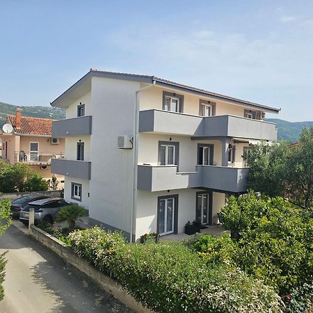Apartmani Dianna Каштела Екстер'єр фото