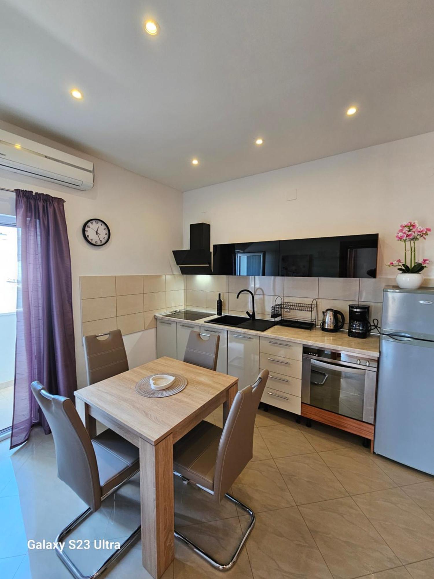 Apartmani Dianna Каштела Екстер'єр фото